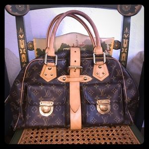 🦋🌸 Auth. Louis Vuitton Manhattan Purse 🌸🦋